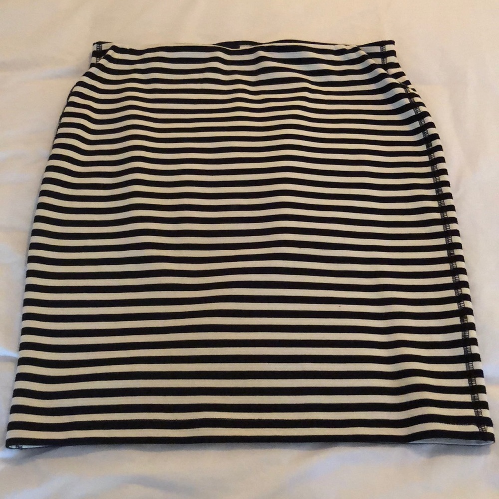 Black and white stripe stretch mini skirt
